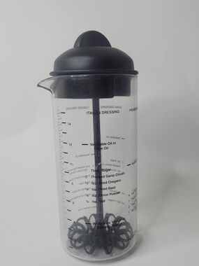 Pampered Chef Black Salad Dressing Mixer & Shaker Bottle